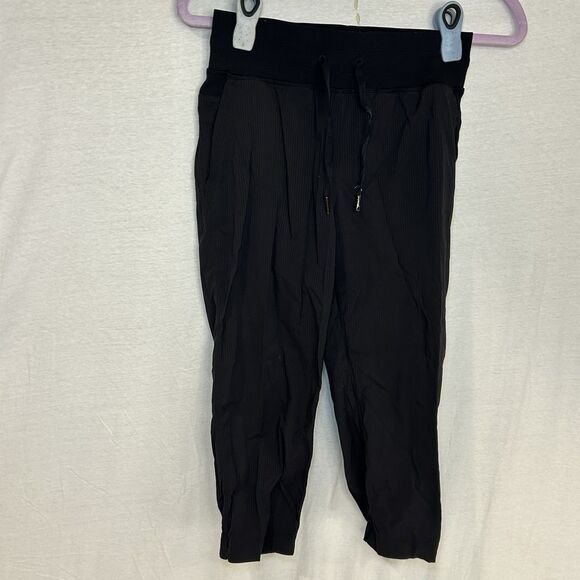 Lululemon Dance Studio Mid Rise Cropped Black Capri Jogger Women's Sz 4 - Picture 1 of 7